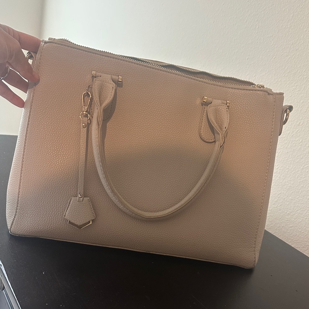 Madison West vegan leather purse. Lots of pockets!!! Clean!!